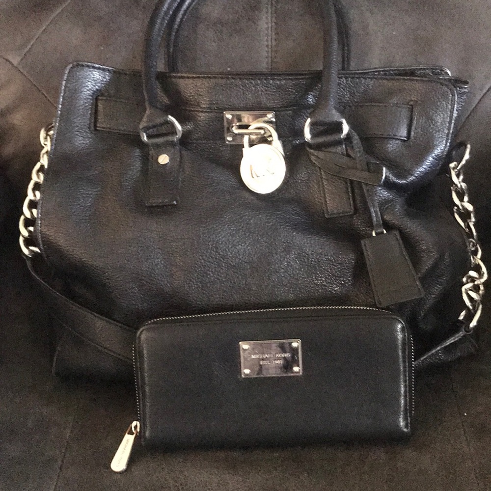 *SOLD* Michael Kors Large Hamilton Bag w/wallet